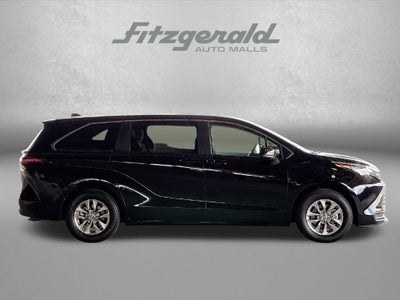 2026 Toyota Sienna LE 8 Passenger