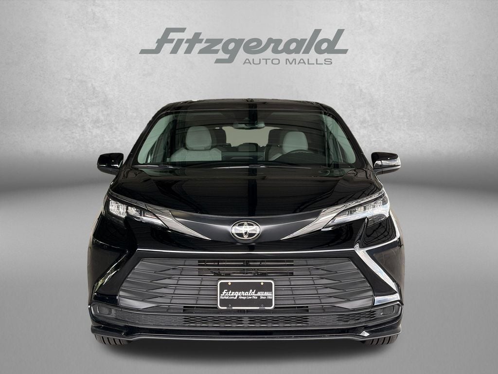 2026 Toyota Sienna LE 8 Passenger