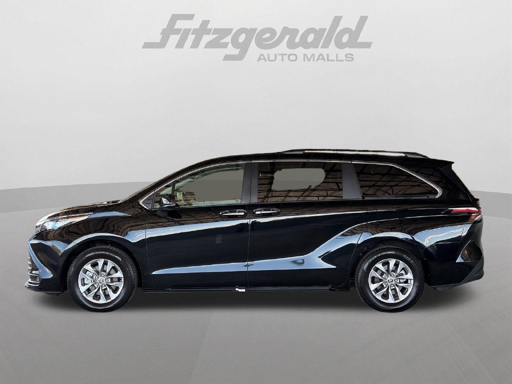 2026 Toyota Sienna XLE 8 Passenger