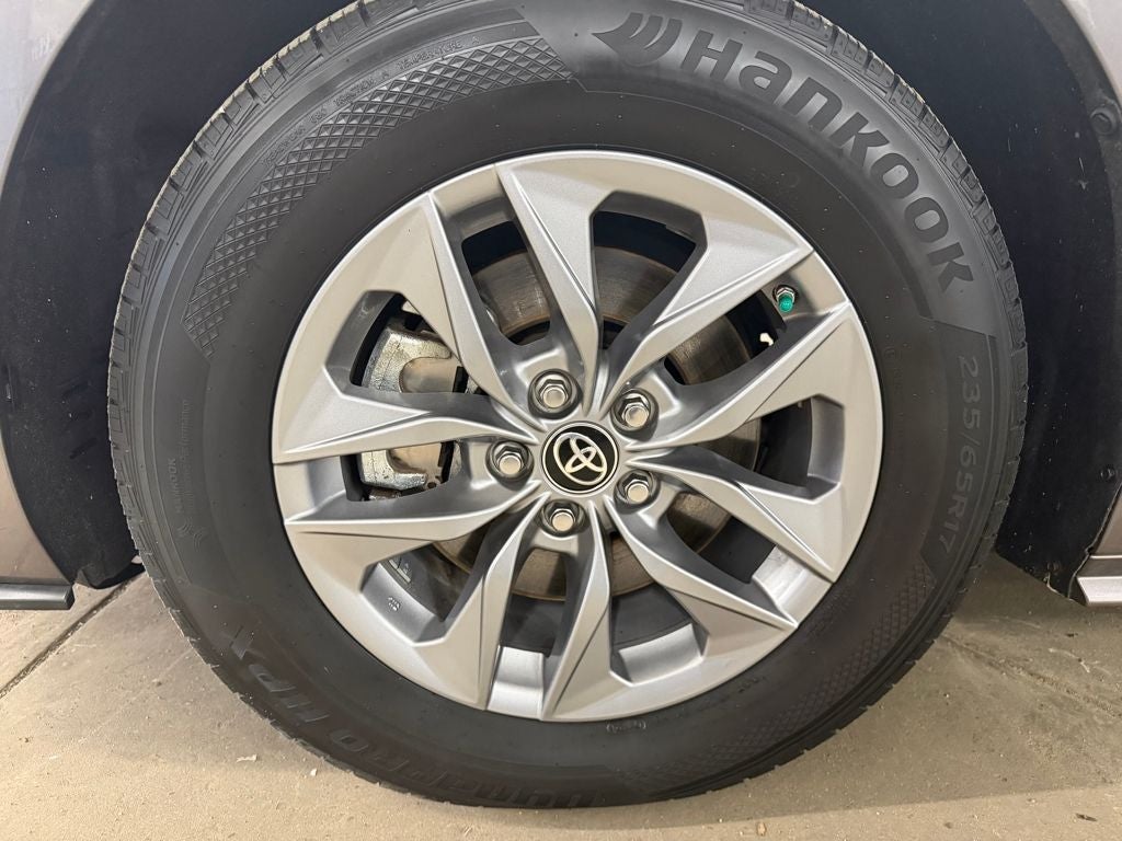 2022 Toyota SIENNA XLE XLE