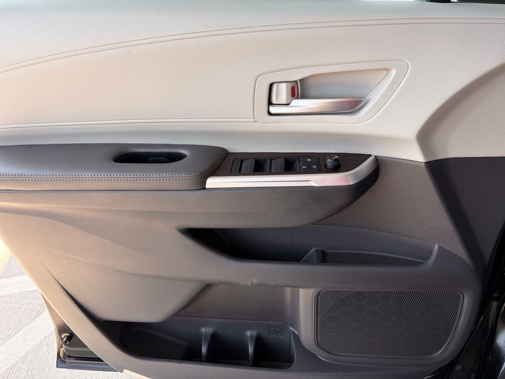 2024 Toyota SIENNA XLE XLE 8 Passenger