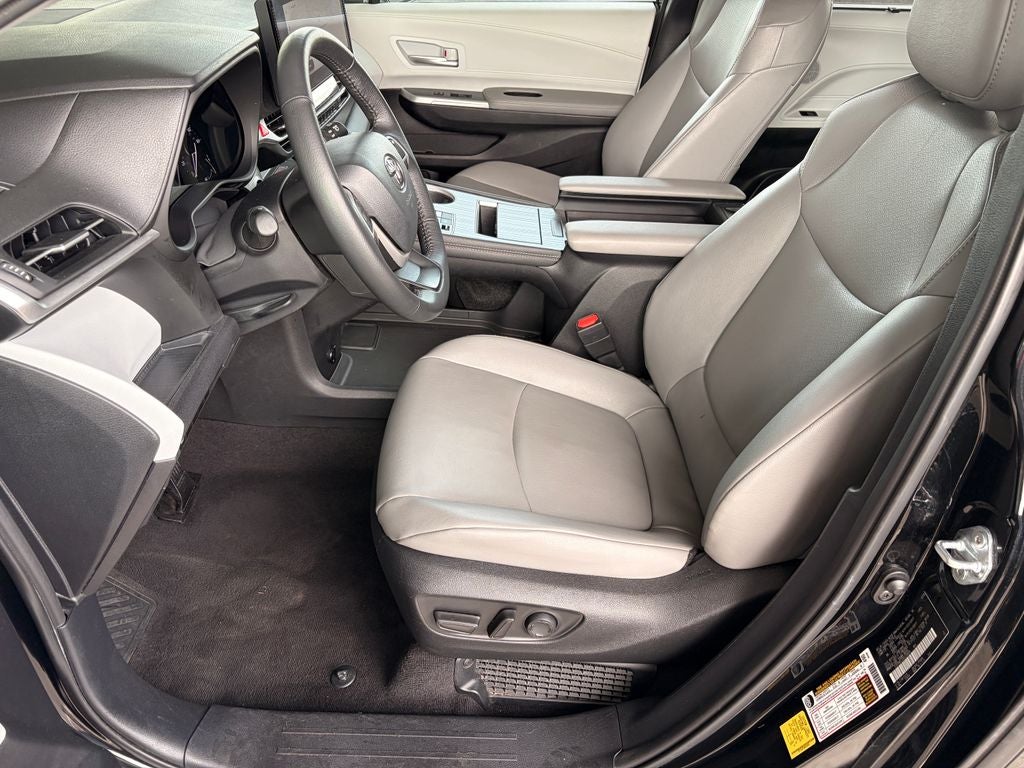 2025 Toyota SIENNA XLE XLE 8 Passenger