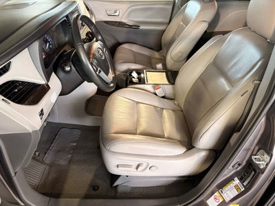 2019 Toyota SIENNA XLE 3.5L XLE 8 Passenger