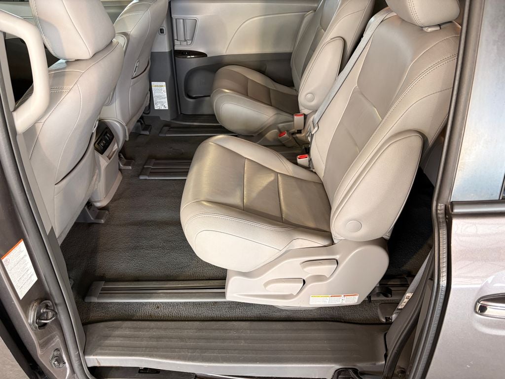 2019 Toyota SIENNA XLE 3.5L XLE 8 Passenger