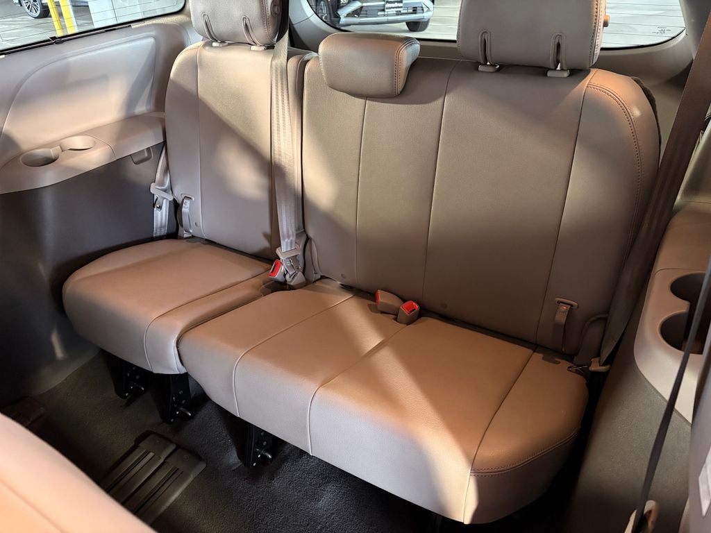 2019 Toyota SIENNA XLE 3.5L XLE 8 Passenger