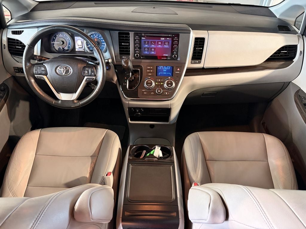 2019 Toyota SIENNA XLE 3.5L XLE 8 Passenger