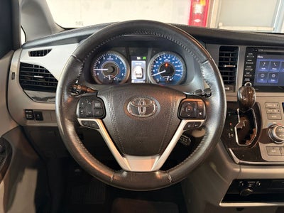 2019 Toyota SIENNA XLE 3.5L XLE 8 Passenger