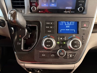 2019 Toyota SIENNA XLE 3.5L XLE 8 Passenger