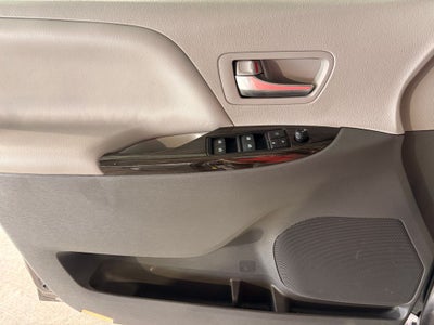2019 Toyota SIENNA XLE 3.5L XLE 8 Passenger
