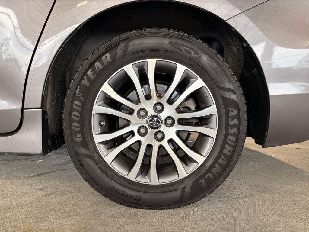 2019 Toyota SIENNA XLE 3.5L XLE 8 Passenger