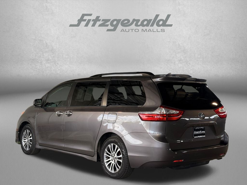 2019 Toyota SIENNA XLE 3.5L XLE 8 Passenger