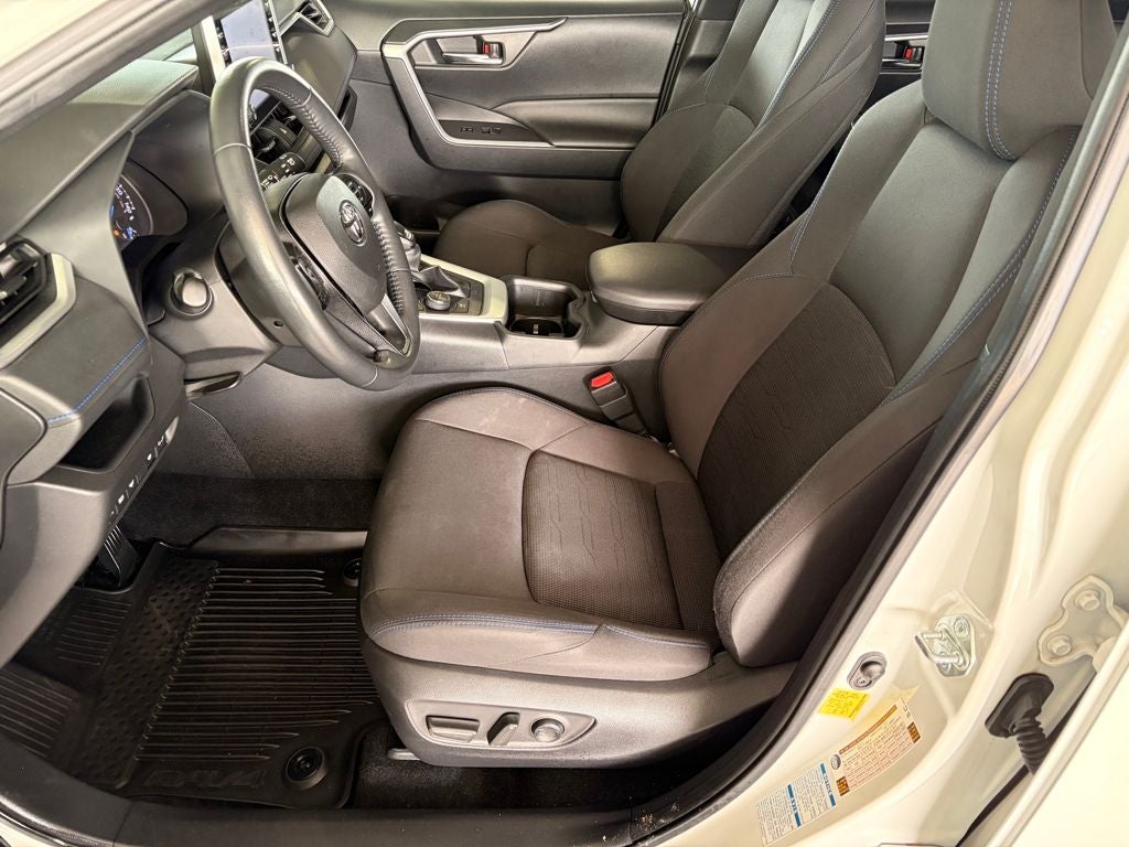 2022 Toyota RAV4 HYBRID SE