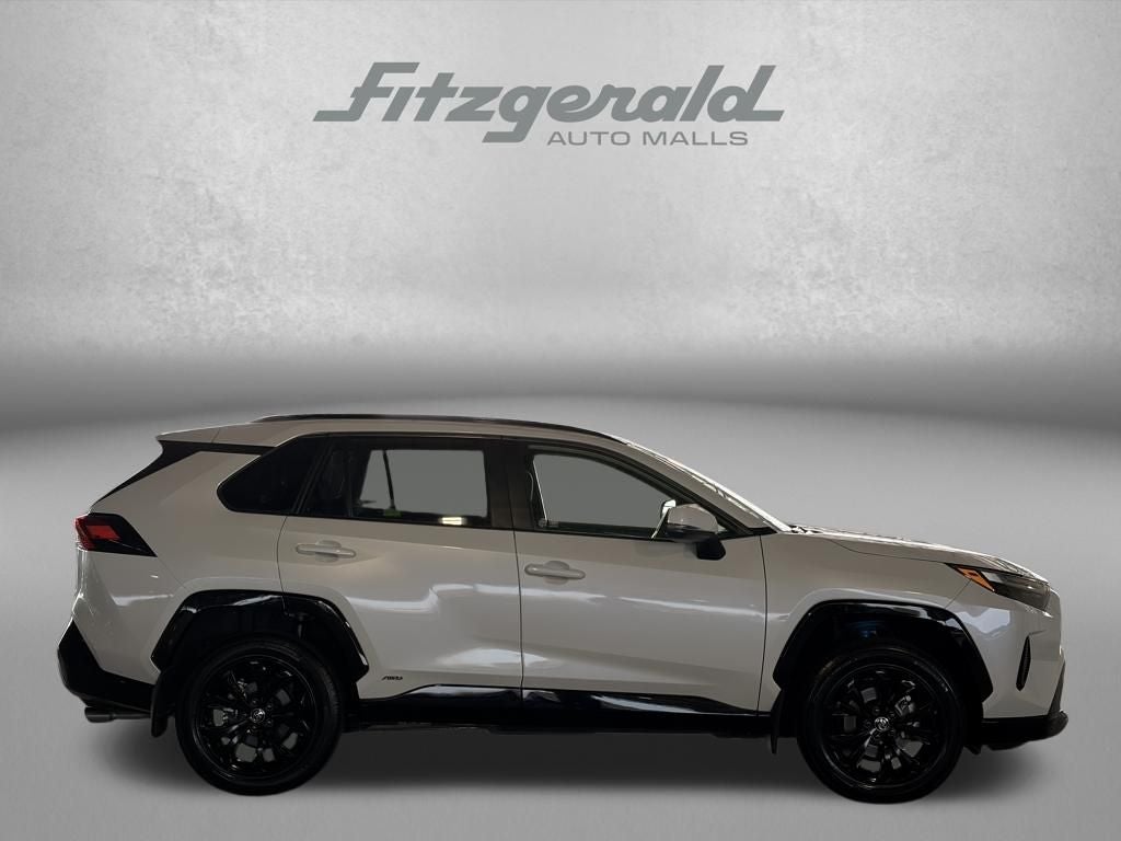 2022 Toyota RAV4 HYBRID SE