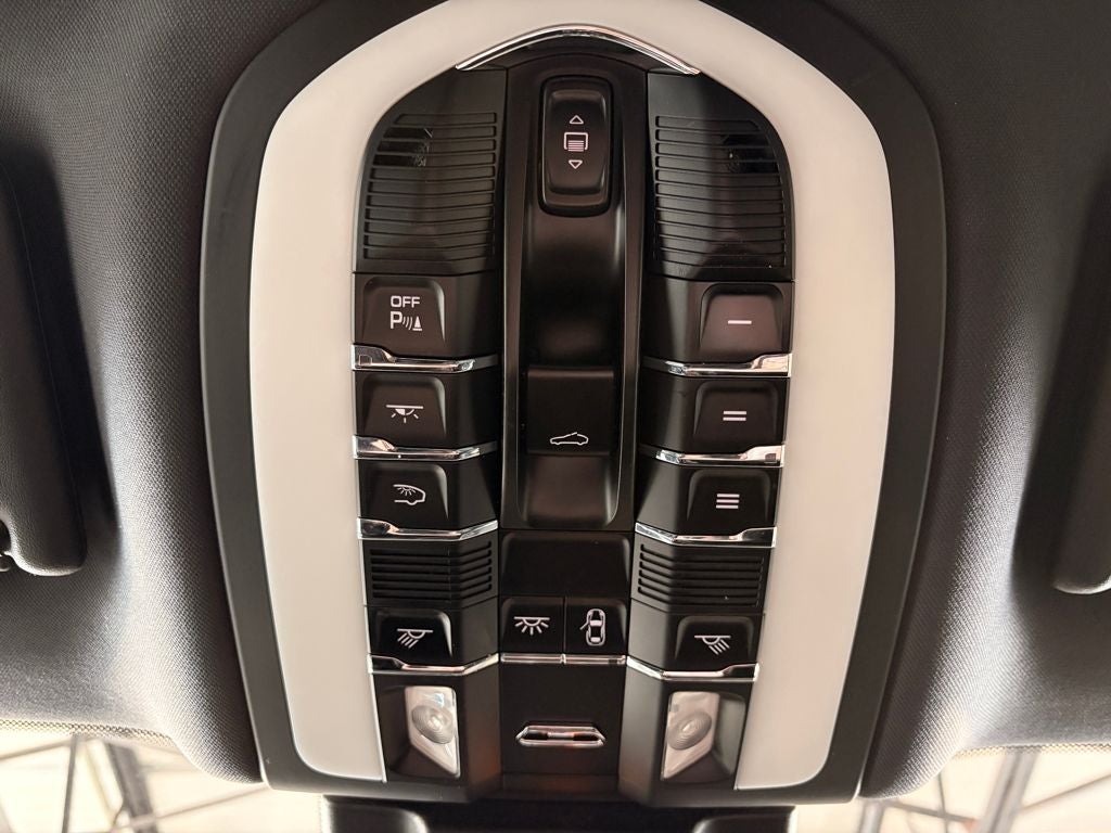 2020 Porsche Macan S