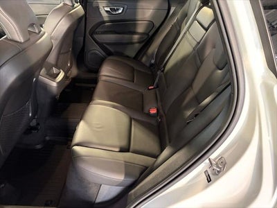 2021 Volvo XC60 T5 Momentum