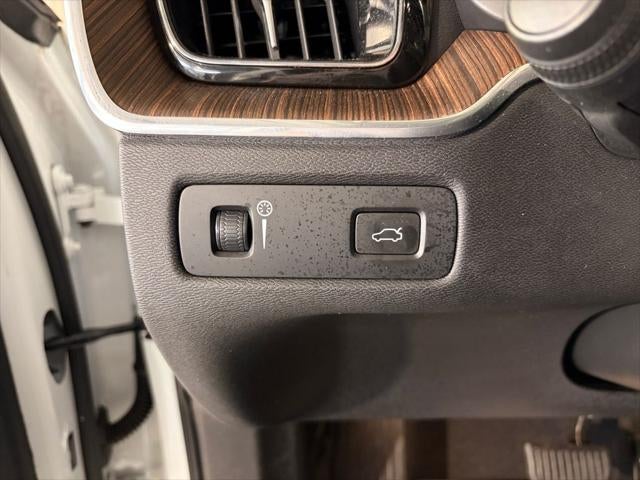 2021 Volvo XC60 T5 Momentum