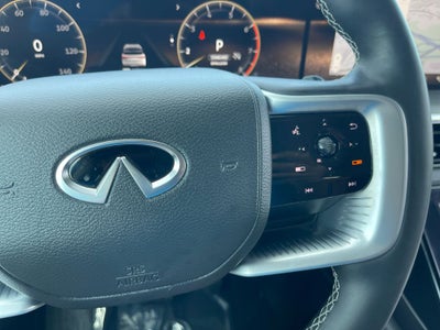 2025 INFINITI QX80 LUXE