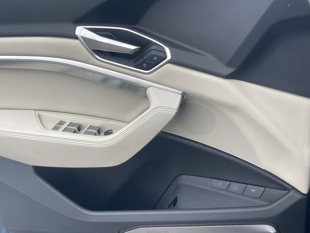 2024 Audi Q8 Sportback e-tron Premium Plus S line quattro