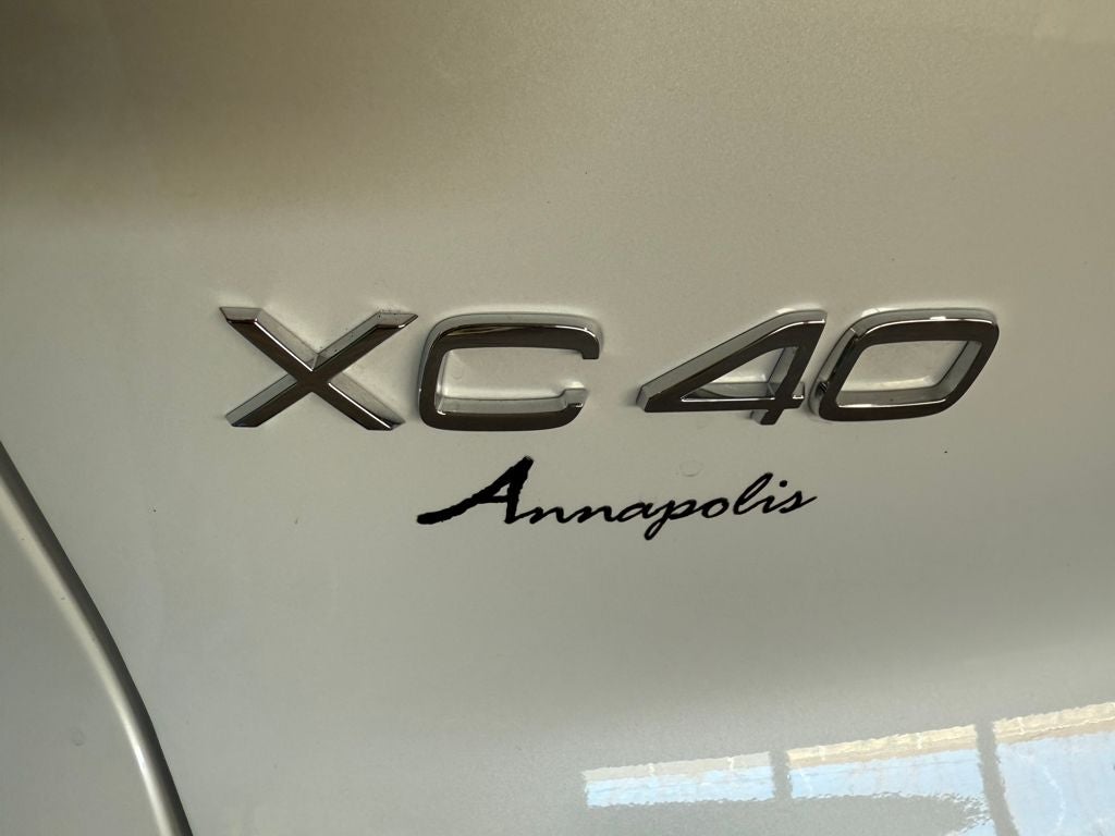 2025 Volvo XC40 B5 Plus Dark Theme