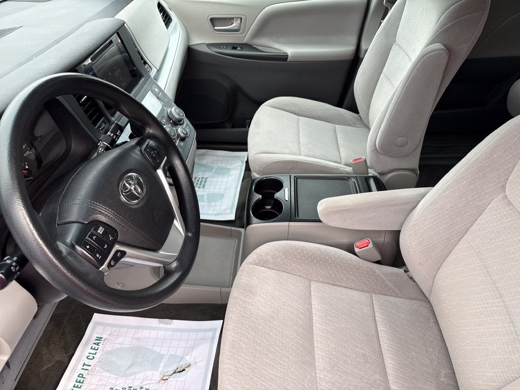 2015 Toyota Sienna LE 7 Passenger
