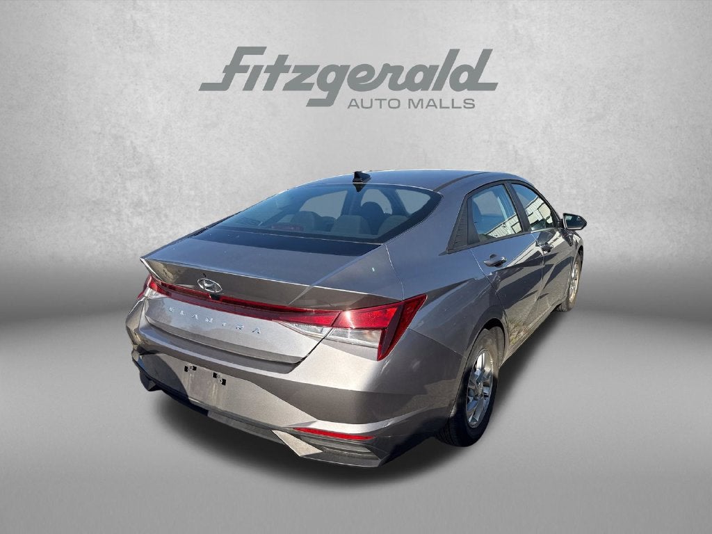 2023 Hyundai Elantra SE