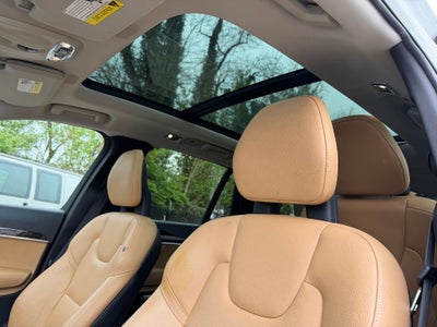 2016 Volvo XC90 T6 Momentum