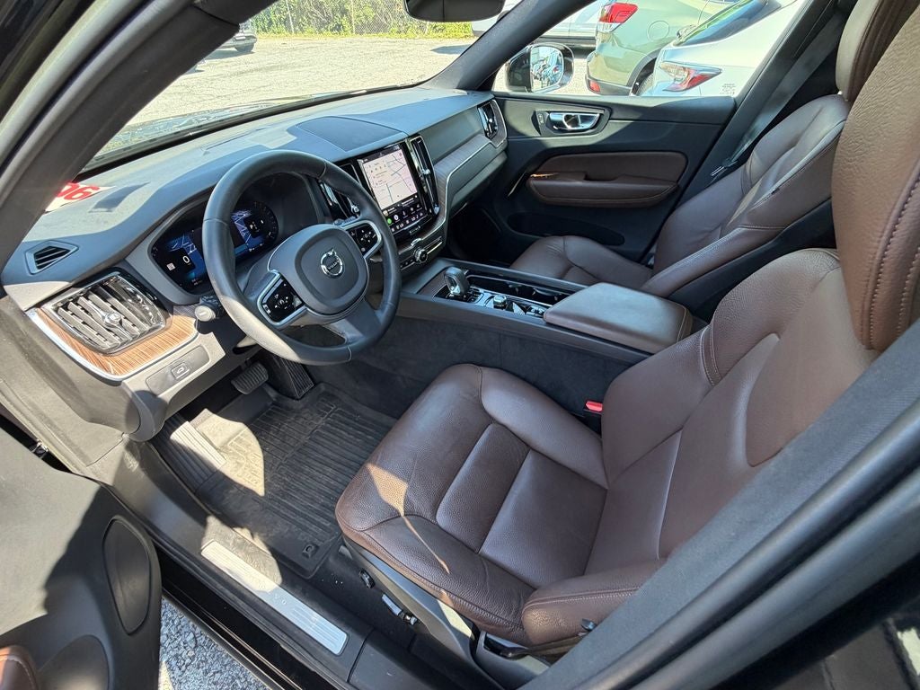 2023 Volvo XC60 B5 Plus Bright Theme