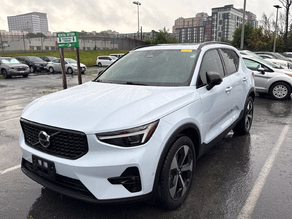 2026 Volvo XC40 B5 Plus