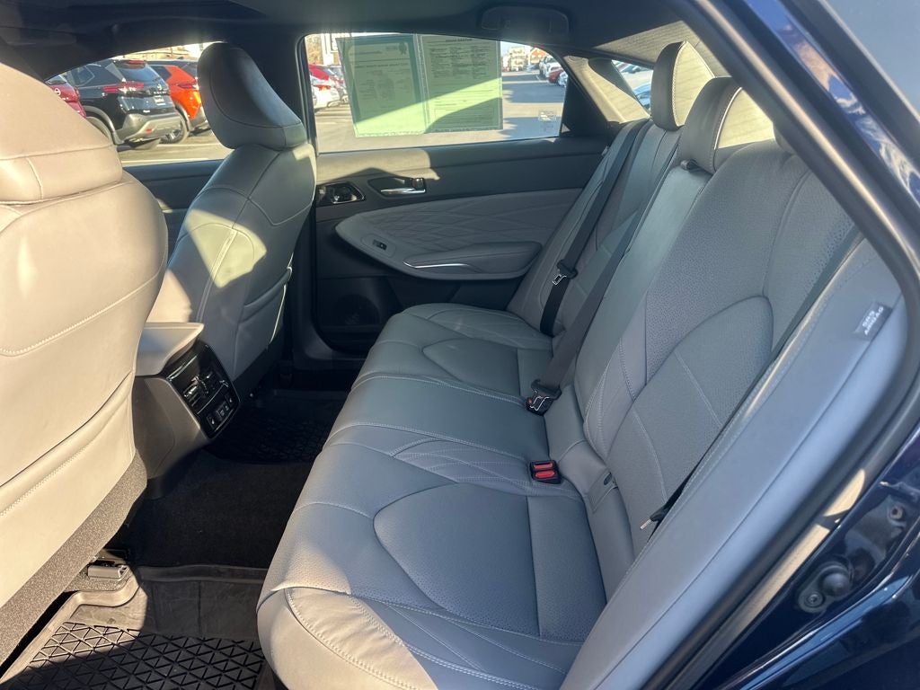 2022 Toyota Avalon Hybrid Limited