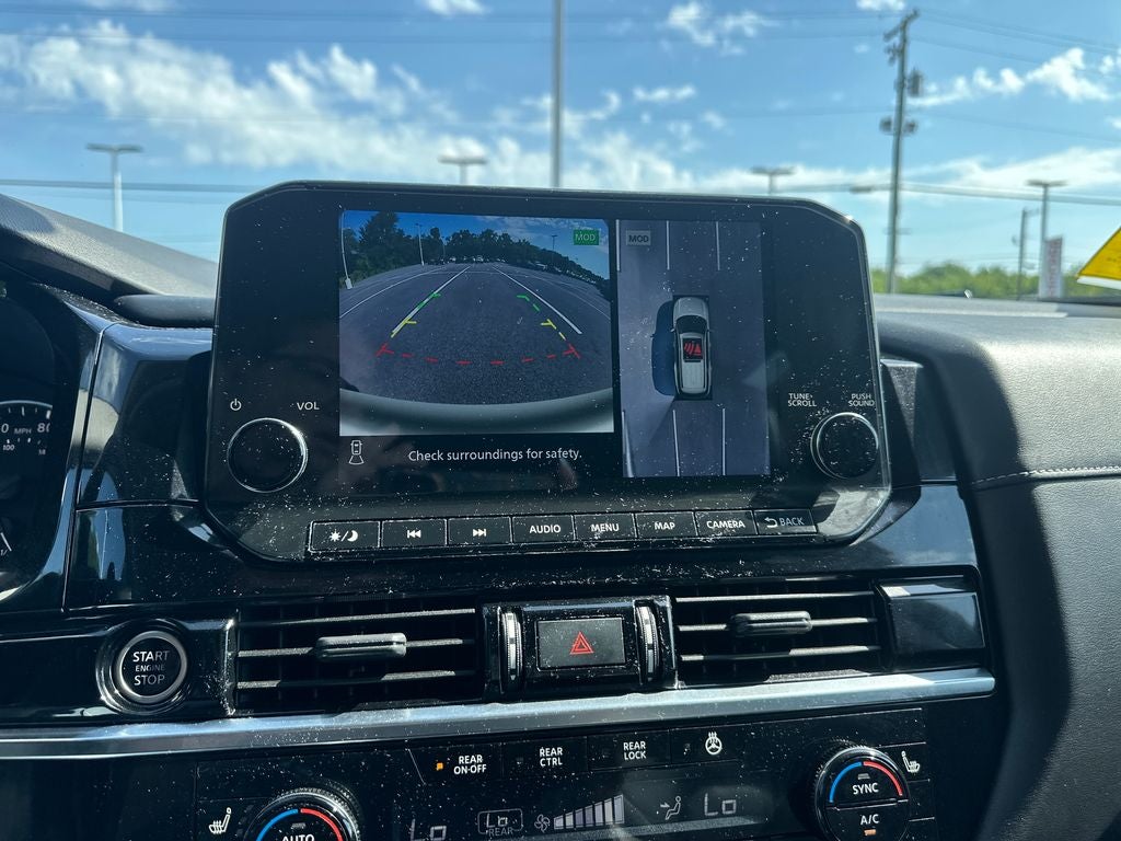2023 Nissan Pathfinder SL