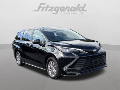 2025 Toyota Sienna LE 8 Passenger