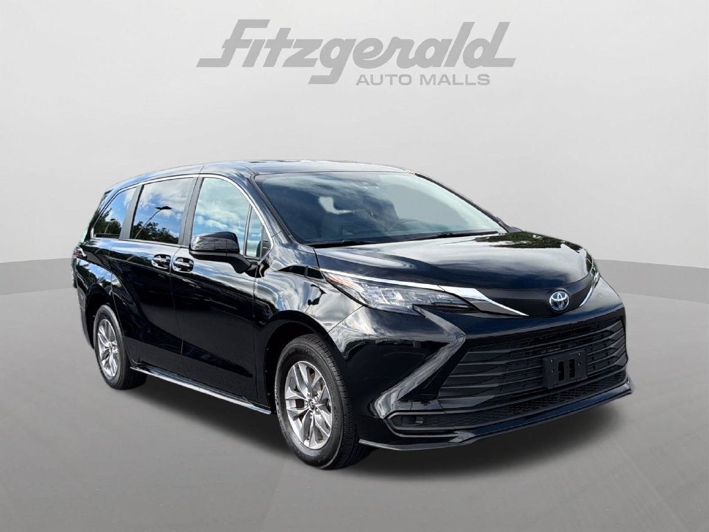 2025 Toyota Sienna LE 8 Passenger