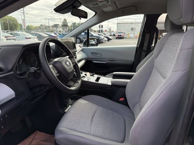 2025 Toyota Sienna LE 8 Passenger