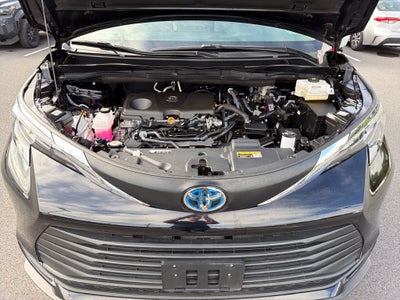 2025 Toyota Sienna LE 8 Passenger