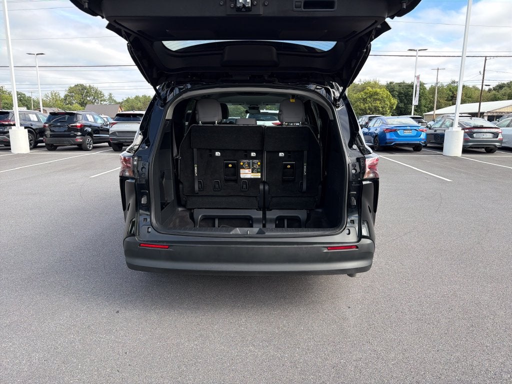 2025 Toyota Sienna LE 8 Passenger