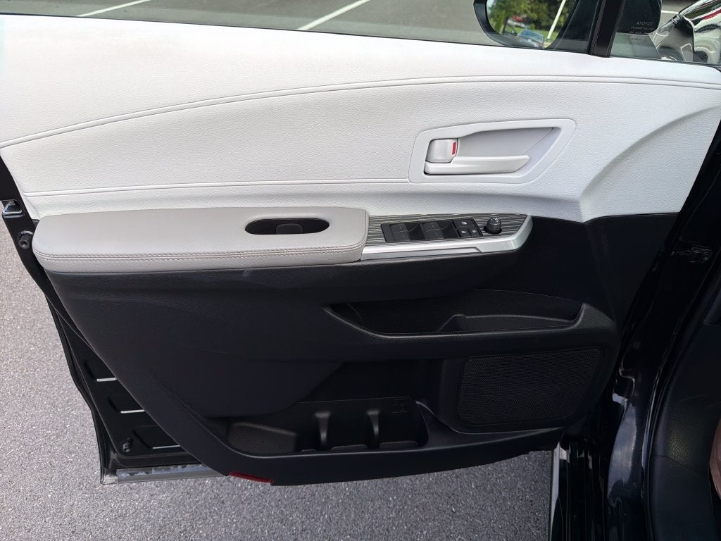 2025 Toyota Sienna LE 8 Passenger