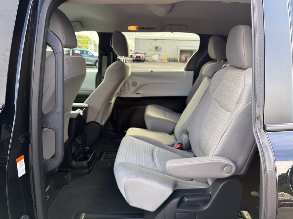 2025 Toyota Sienna LE 8 Passenger