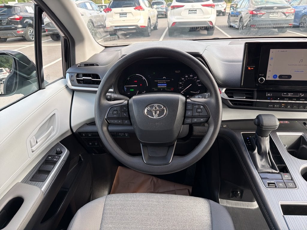 2025 Toyota Sienna LE 8 Passenger