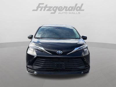 2025 Toyota Sienna LE 8 Passenger