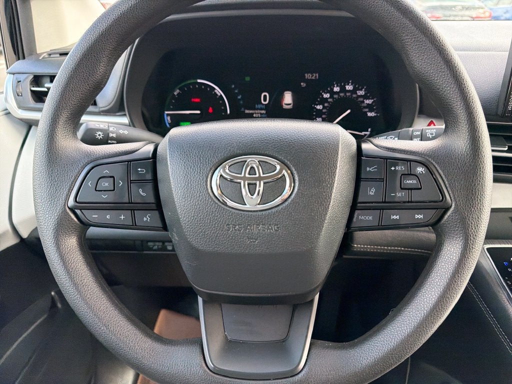 2025 Toyota Sienna LE 8 Passenger