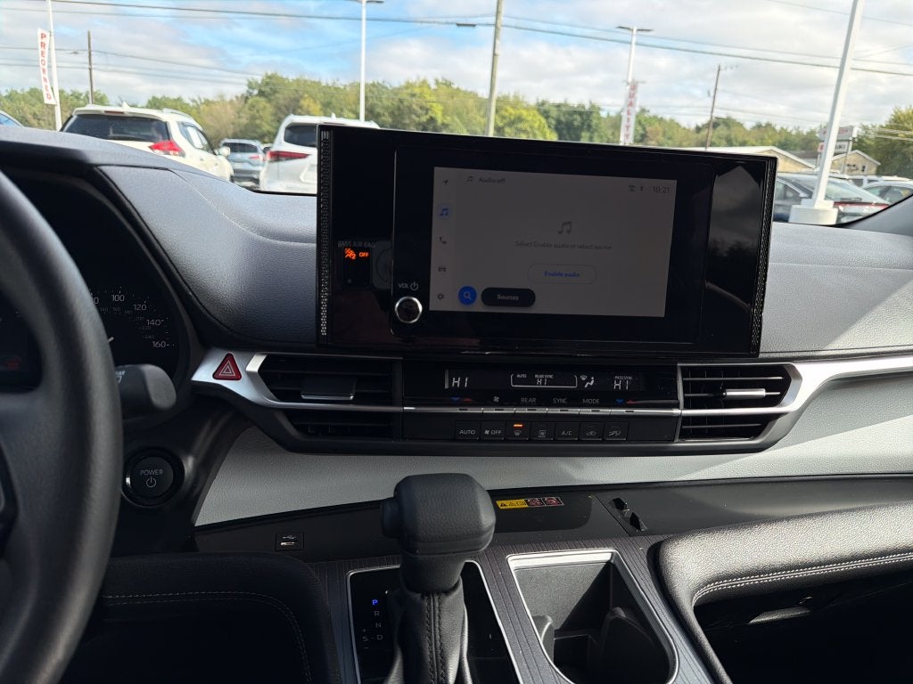 2025 Toyota Sienna LE 8 Passenger