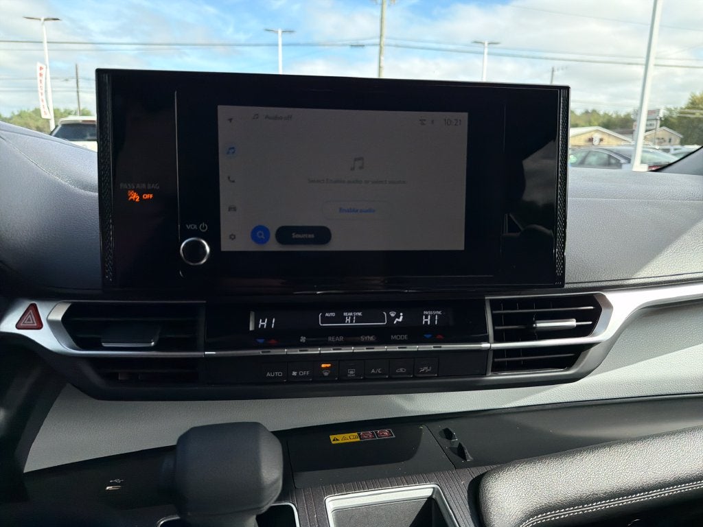 2025 Toyota Sienna LE 8 Passenger