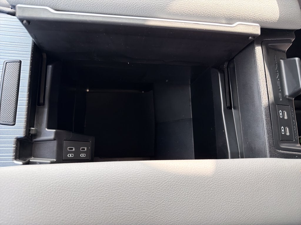 2025 Toyota Sienna LE 8 Passenger