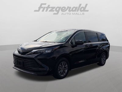 2025 Toyota Sienna LE 8 Passenger