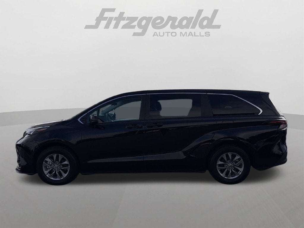 2025 Toyota Sienna LE 8 Passenger