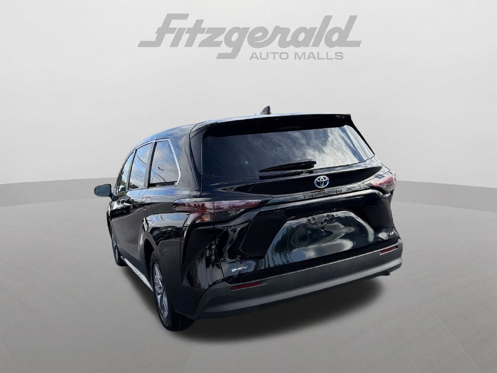 2025 Toyota Sienna LE 8 Passenger