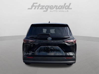 2025 Toyota Sienna LE 8 Passenger