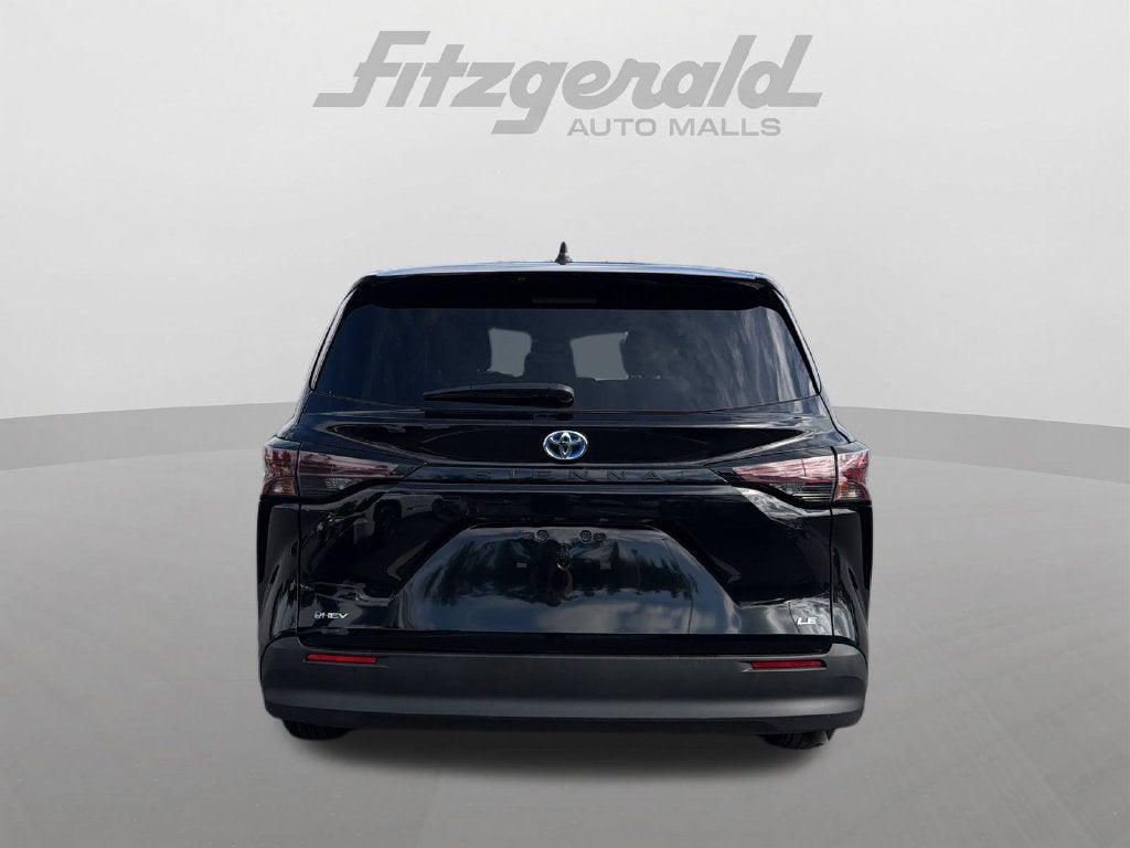 2025 Toyota Sienna LE 8 Passenger