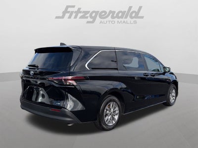 2025 Toyota Sienna LE 8 Passenger