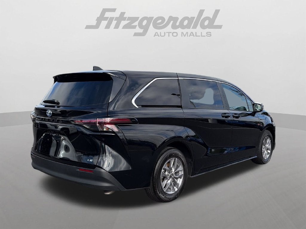 2025 Toyota Sienna LE 8 Passenger